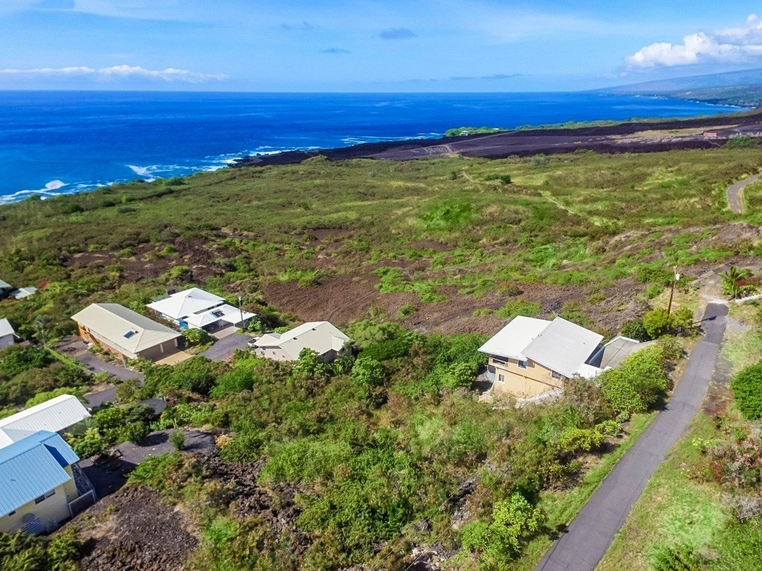 263 Japonica Road Captain Cook, HI 96704 - Photo 3 of 10 a view of a city