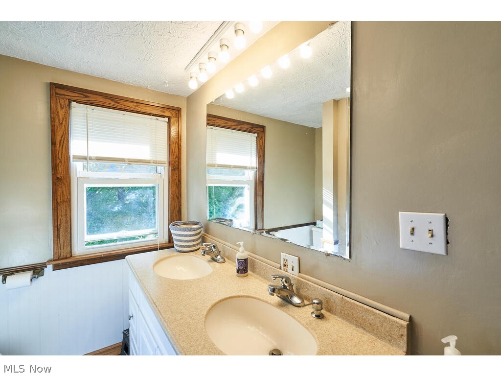3441 Wadsworth Road Barberton, OH 44203 - Photo 19 of 25 Gallery Image 19