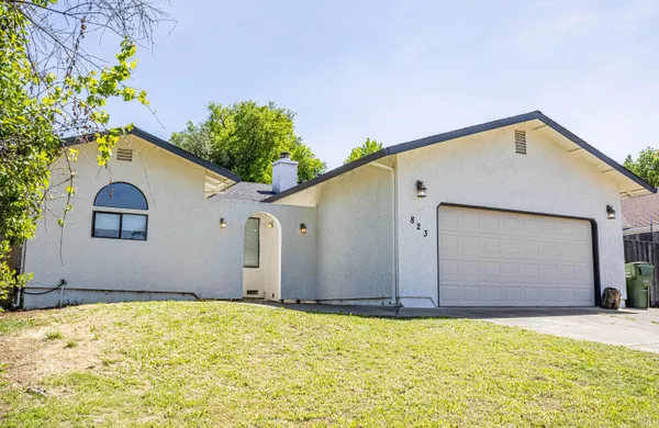 $399,800 | 823 Spaniel Drive, Redding, CA 96003