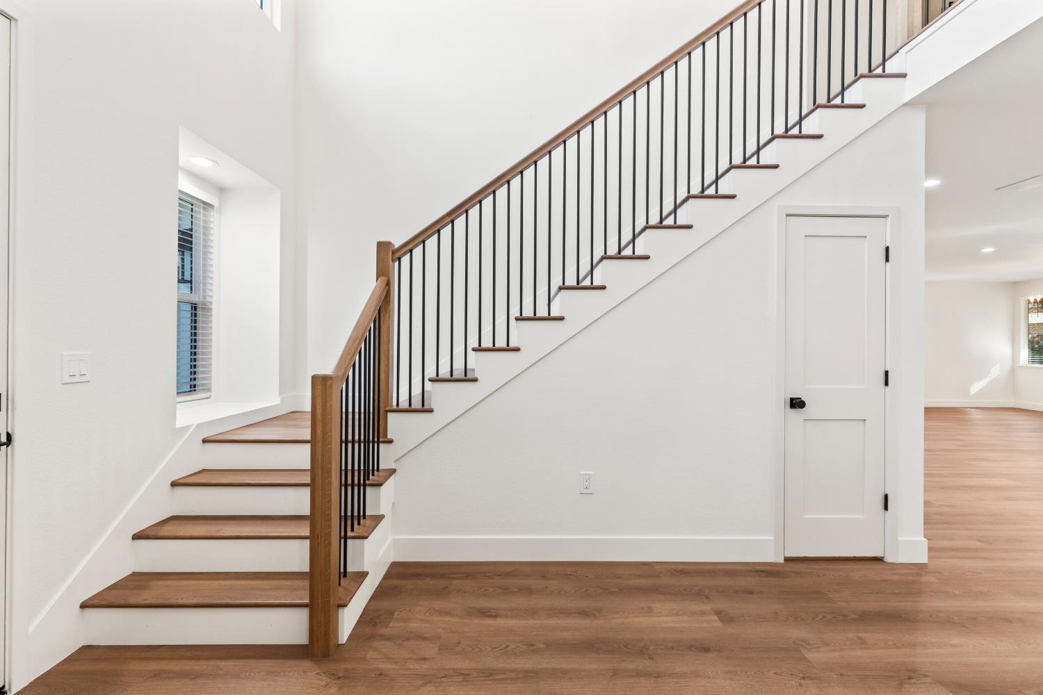 688 Cindy Drive Ripon, CA 95366 - Photo 30 of 57 a view of entryway with wooden floor