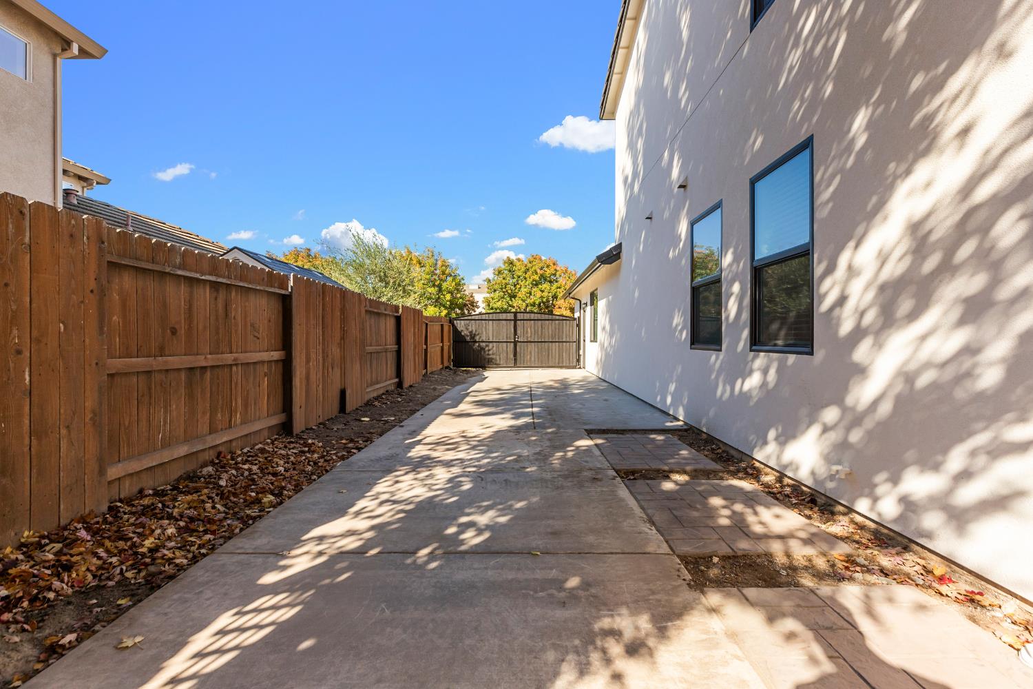 688 Cindy Drive Ripon, CA 95366 - Photo 44 of 57 a view of a backyard of the house