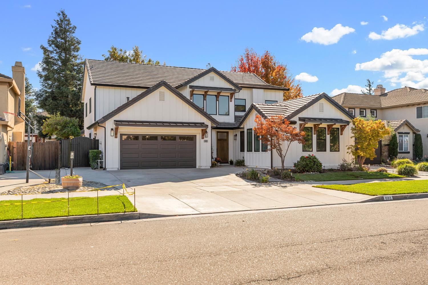 688 Cindy Drive Ripon, CA 95366 - Photo 55 of 57 a house with swimming pool in front of it