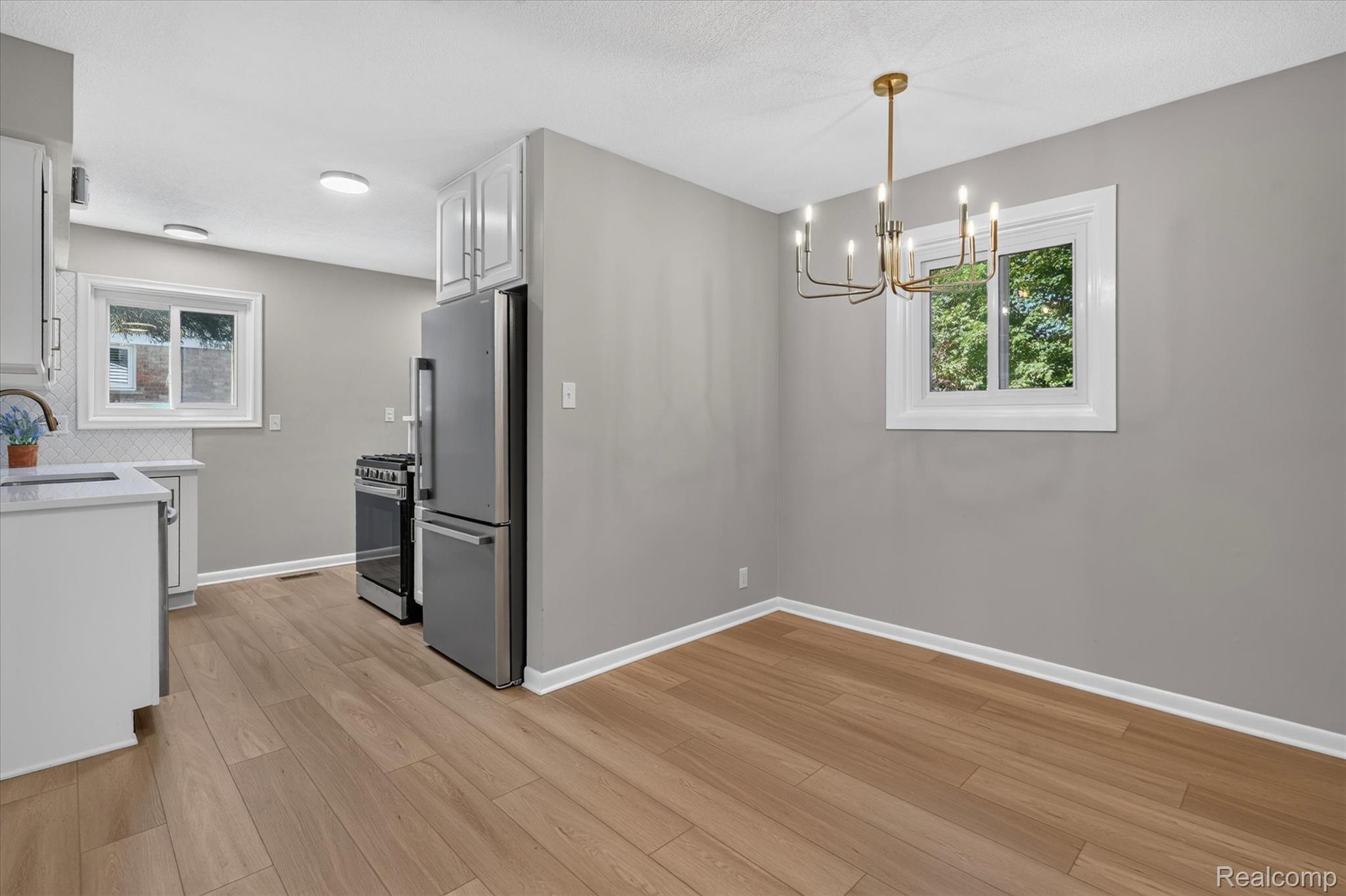 1149 Parallel Street Fenton, MI 48430 - Photo 9 of 34 09-Dining Room.jpg