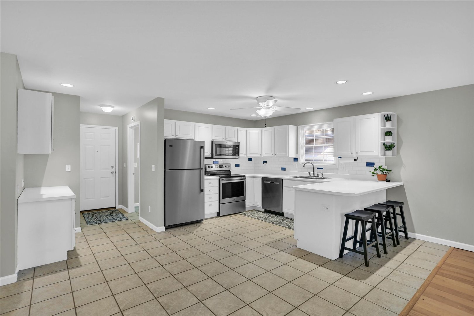 906 Waters Edge Road Champaign, IL 61822 - Photo 11 of 26 Gallery Image 11