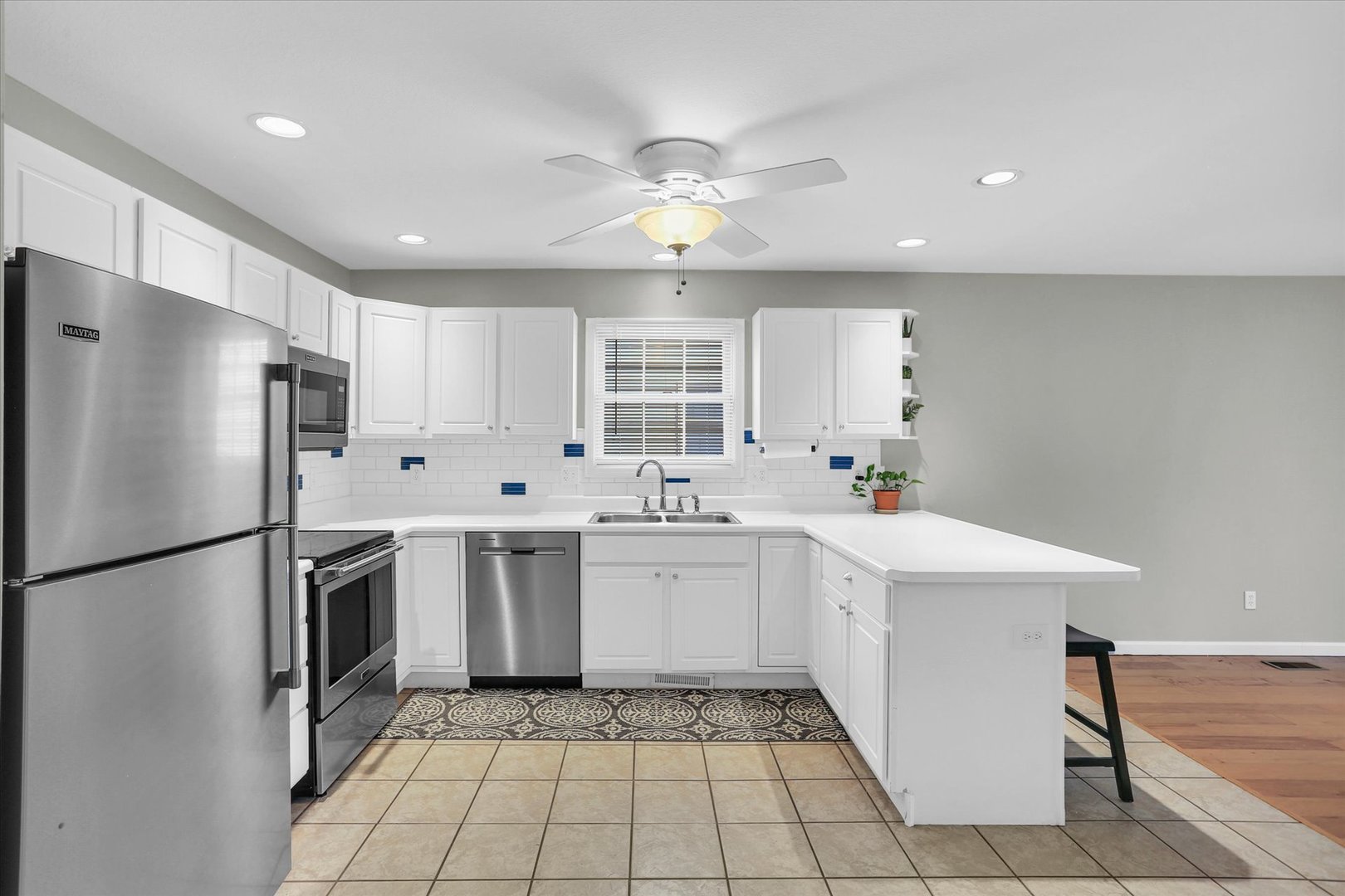 906 Waters Edge Road Champaign, IL 61822 - Photo 12 of 26 Gallery Image 12
