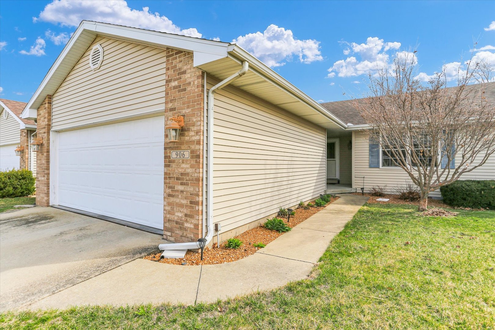 906 Waters Edge Road Champaign, IL 61822 - Photo 2 of 26 Gallery Image 2