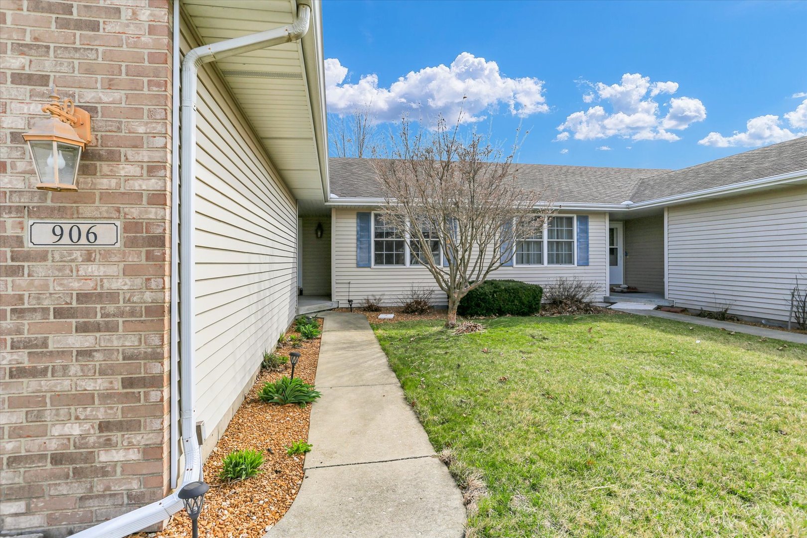 906 Waters Edge Road Champaign, IL 61822 - Photo 3 of 26 Gallery Image 3