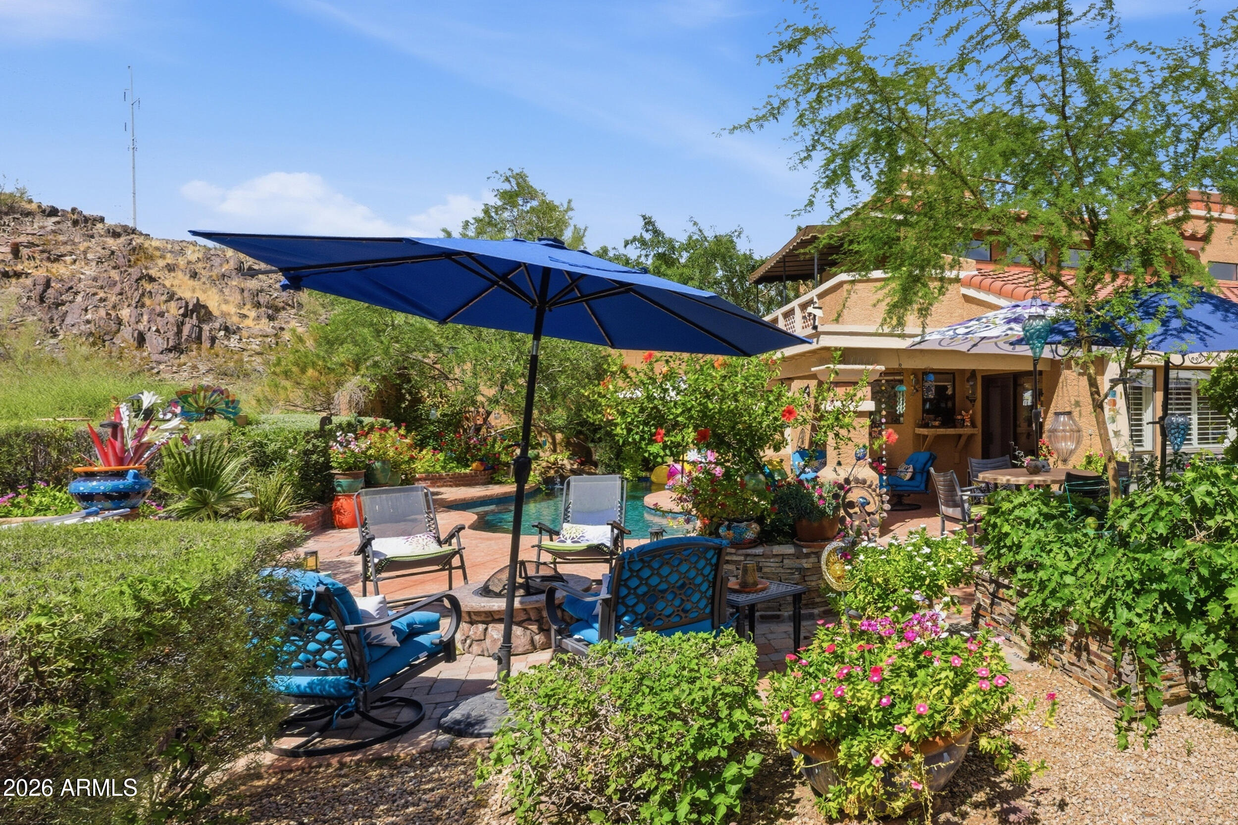 1036 East Shangri La Road Phoenix, AZ 85020 - Photo 49 of 58 Multiple Seating Areas