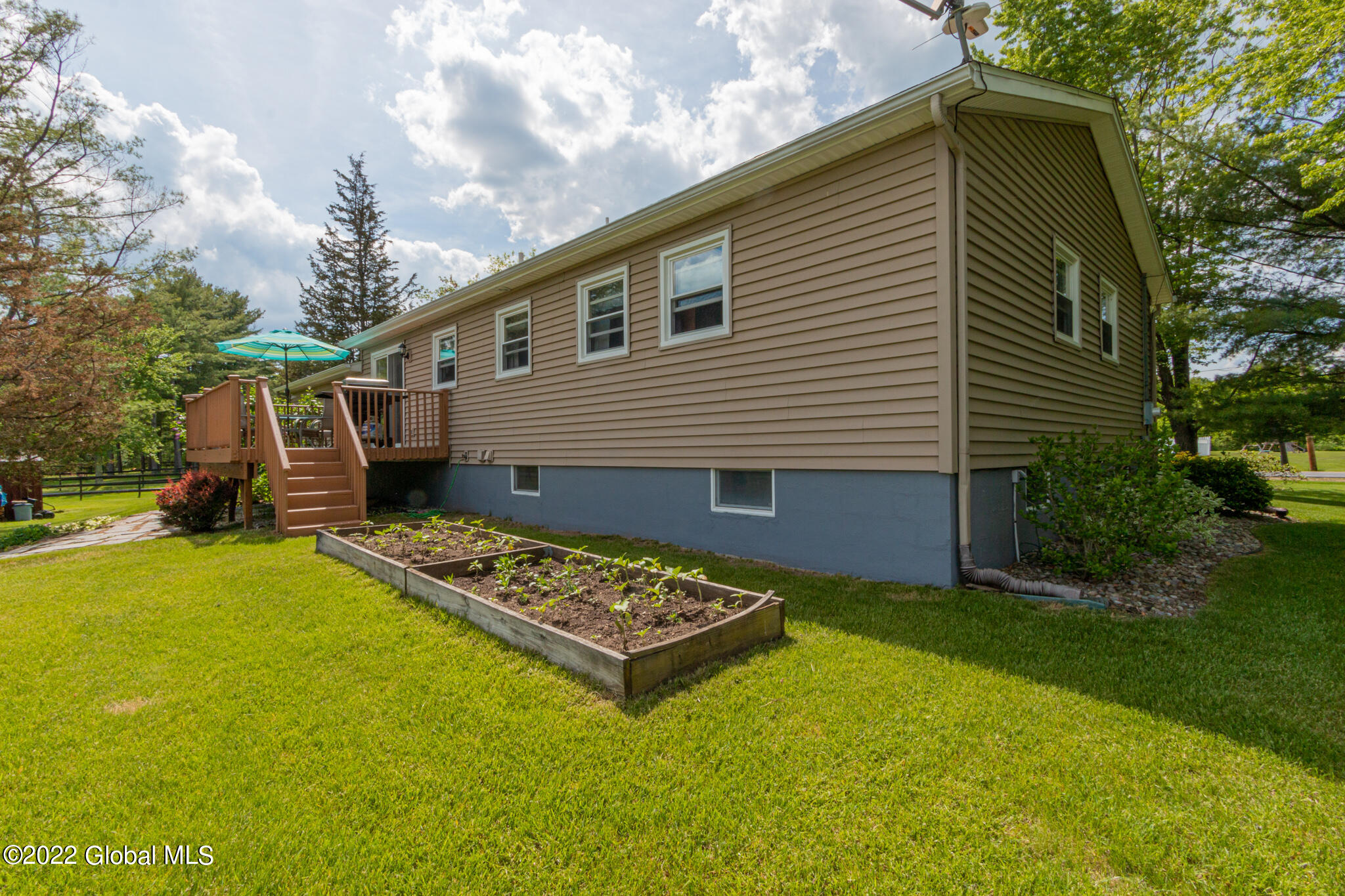 37 Ashdown Road Ballston Lake, NY 12019 - Photo 4 of 39 37 Ashdown Rd-16