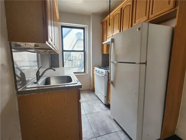 $275,000 | 8320 Bay Parkway, Unit B21 | Bensonhurst