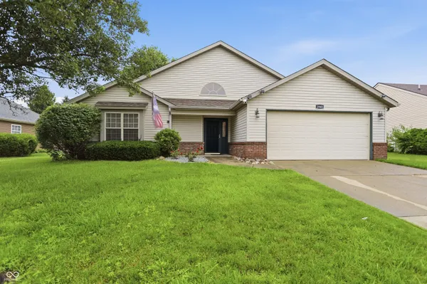 $290,000 | 1960 Winfield Park Drive, Greenfield, IN 46140