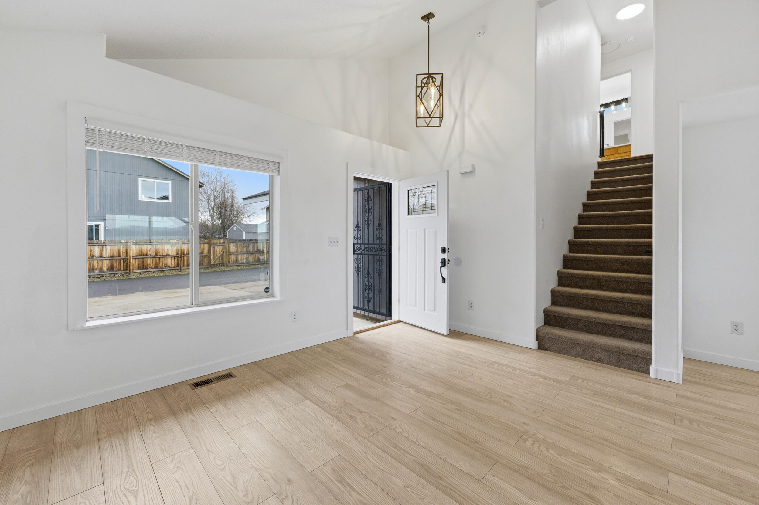 51281 Riley Lane La Pine, OR 97739 - Photo 5 of 36