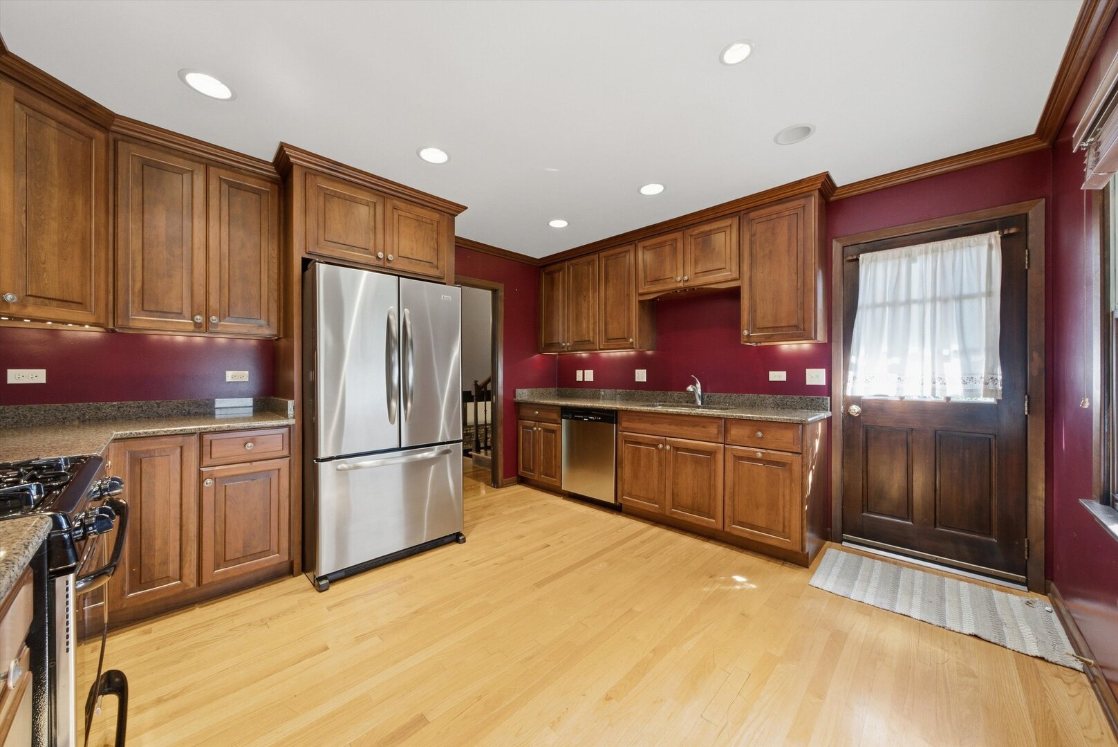 11S534 Lemont Road Lemont, IL 60439 - Photo 8 of 42 Gallery Image 8