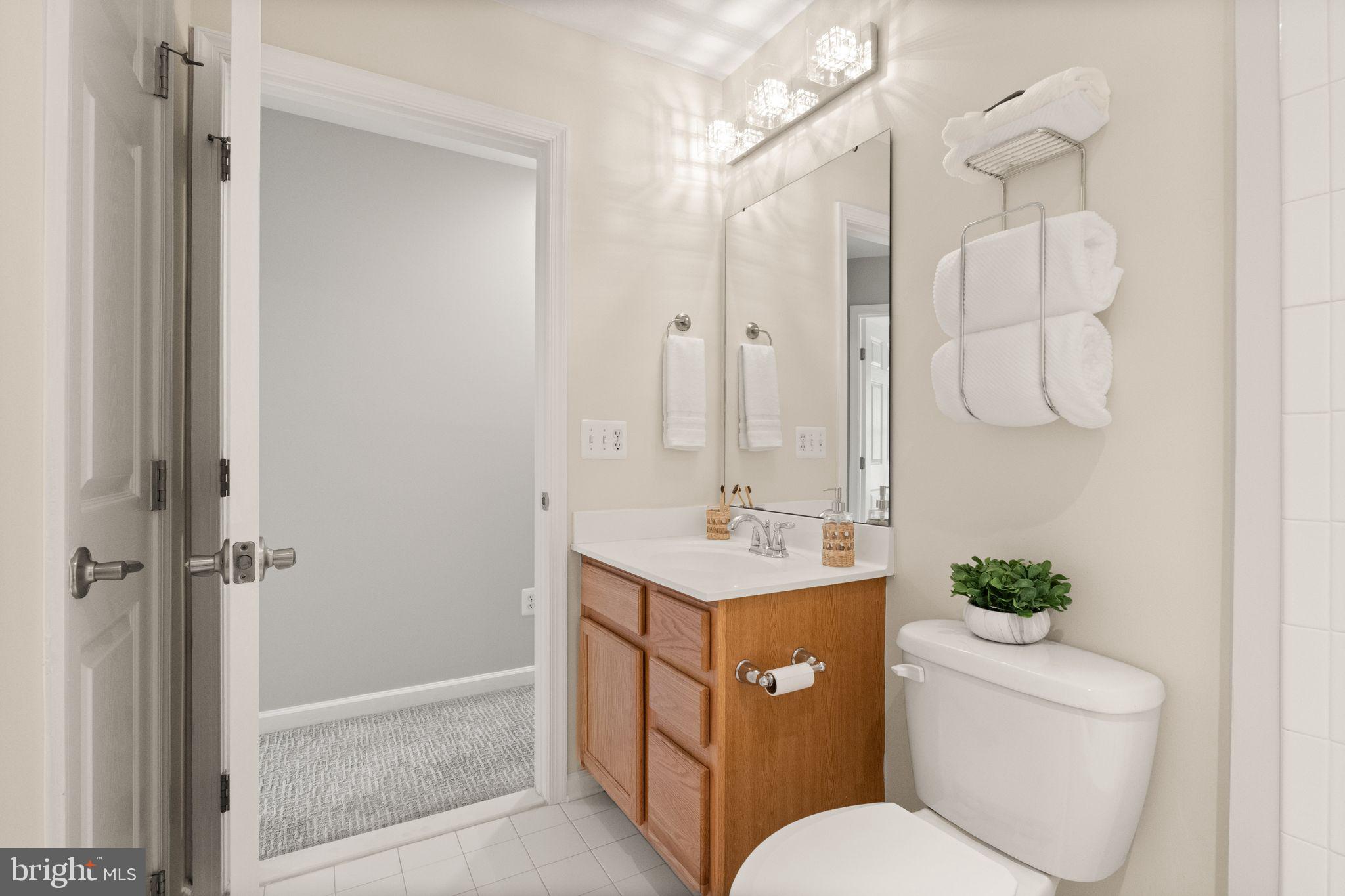 7015 Trek Way Gainesville, VA 20155 - Photo 34 of 56 Hall upper level bathroom