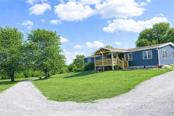 $500,000 | 4312 Highway 68, Wellsville, KS 66092