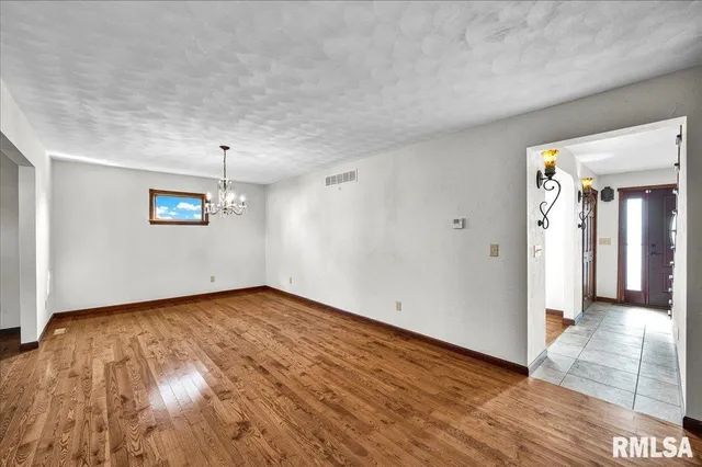 $325,000 | 1408 Hampton Road, Unit HAMPTON, Washington, IL 61571