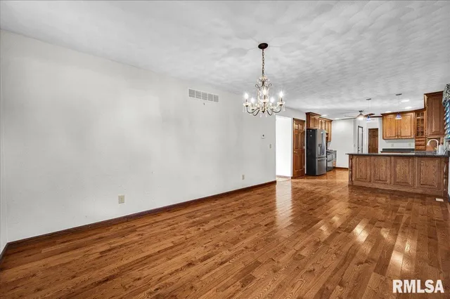 $325,000 | 1408 Hampton Road, Unit HAMPTON, Washington, IL 61571