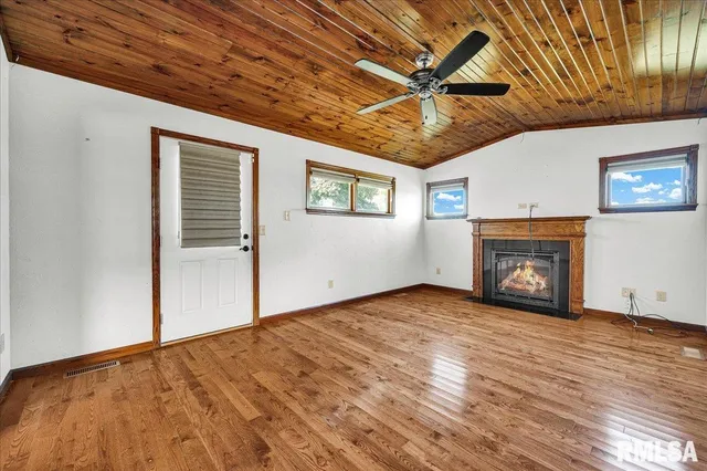 $325,000 | 1408 Hampton Road, Unit HAMPTON, Washington, IL 61571