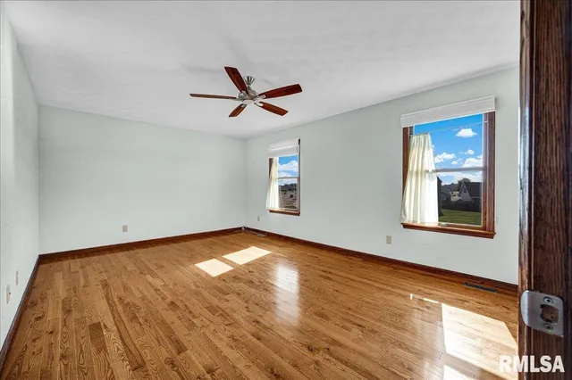 $325,000 | 1408 Hampton Road, Unit HAMPTON, Washington, IL 61571