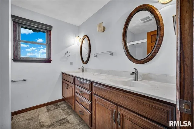 $325,000 | 1408 Hampton Road, Unit HAMPTON, Washington, IL 61571