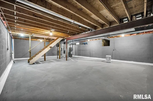 $325,000 | 1408 Hampton Road, Unit HAMPTON, Washington, IL 61571