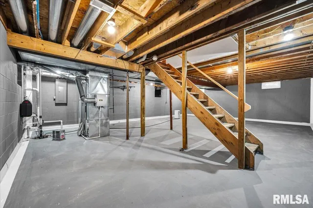 $325,000 | 1408 Hampton Road, Unit HAMPTON, Washington, IL 61571