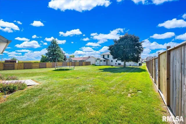 $325,000 | 1408 Hampton Road, Unit HAMPTON, Washington, IL 61571