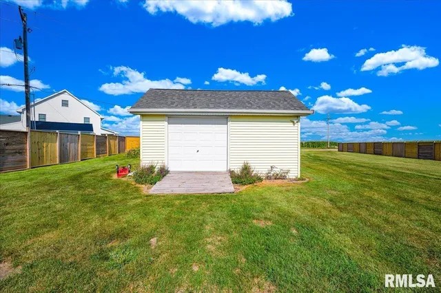 $325,000 | 1408 Hampton Road, Unit HAMPTON, Washington, IL 61571