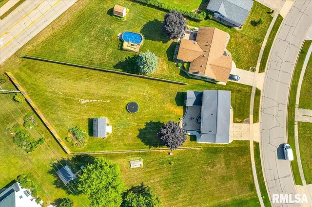 $325,000 | 1408 Hampton Road, Unit HAMPTON, Washington, IL 61571