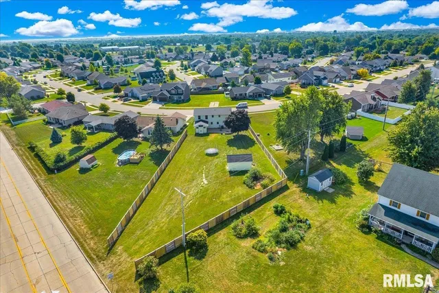 $325,000 | 1408 Hampton Road, Unit HAMPTON, Washington, IL 61571