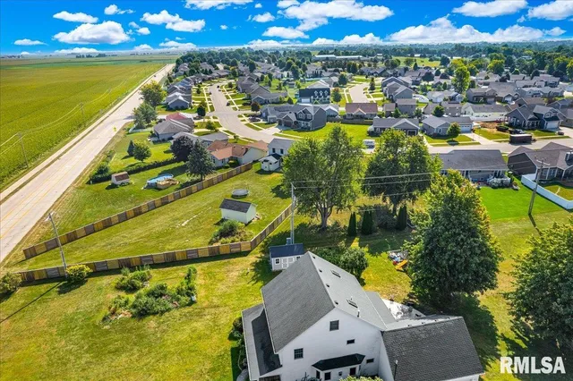 $325,000 | 1408 Hampton Road, Unit HAMPTON, Washington, IL 61571