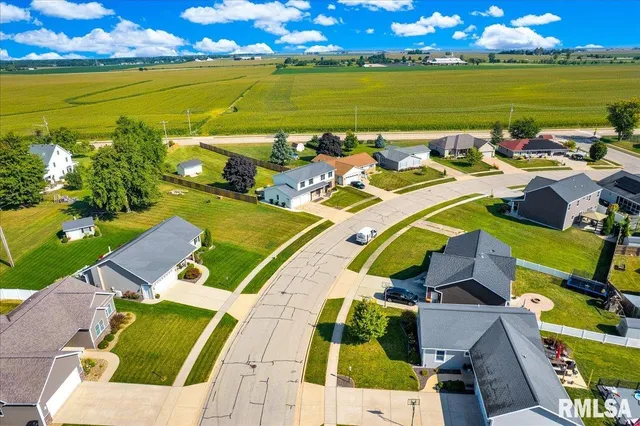 $325,000 | 1408 Hampton Road, Unit HAMPTON, Washington, IL 61571