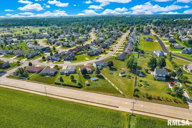 $325,000 | 1408 Hampton Road, Unit HAMPTON, Washington, IL 61571