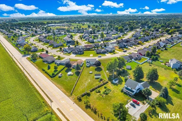 $325,000 | 1408 Hampton Road, Unit HAMPTON, Washington, IL 61571