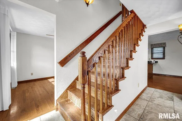 $325,000 | 1408 Hampton Road, Unit HAMPTON, Washington, IL 61571