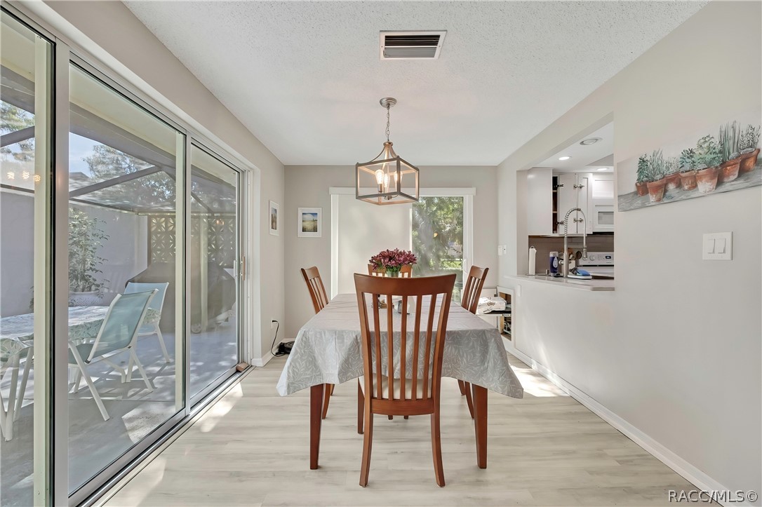2 Quail Run Homosassa, FL 34446 - Photo 17 of 36 Dining area