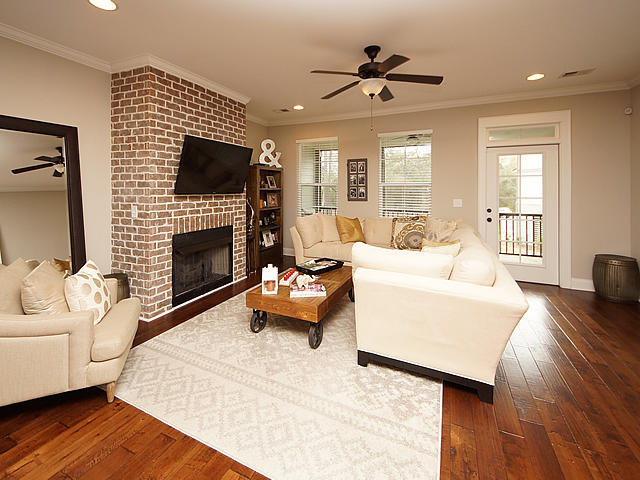 180 Slipper Shell Court Mount Pleasant, SC 29464 - Photo 4 of 45 04