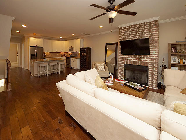 180 Slipper Shell Court Mount Pleasant, SC 29464 - Photo 5 of 45 05
