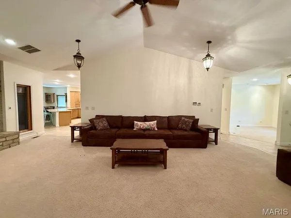 $550,000 | 20404 Alpine Trail, Raymondville, MO 65555