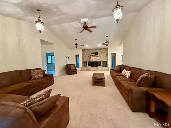 $550,000 | 20404 Alpine Trail, Raymondville, MO 65555