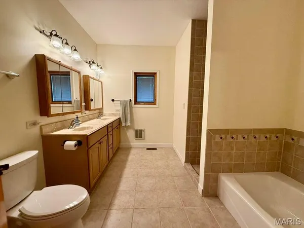 $550,000 | 20404 Alpine Trail, Raymondville, MO 65555