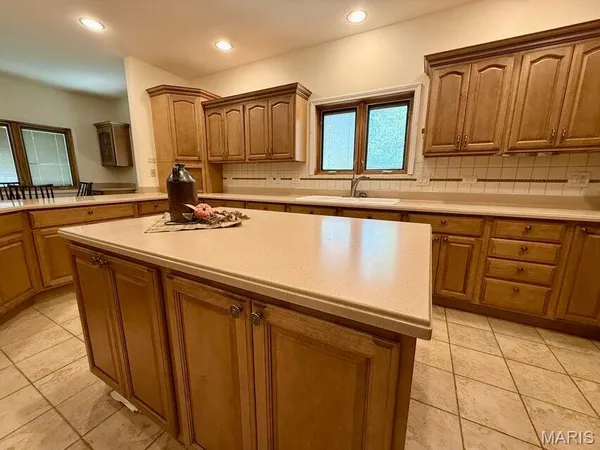 $550,000 | 20404 Alpine Trail, Raymondville, MO 65555