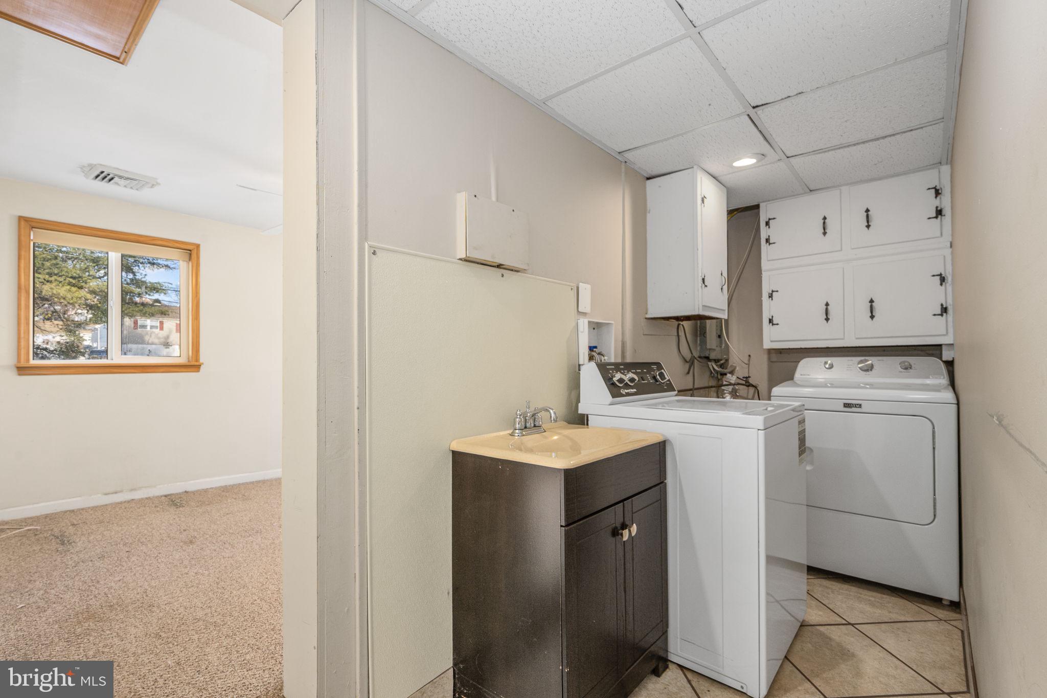 146 Ross Road King of Prussia, PA 19406 - Photo 19 of 27 a room with dryer and washer