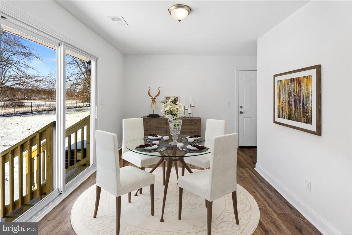 464 Sykesville Road Wrightstown, NJ 08562 - Photo 11 of 32 a dining room with furniture and window