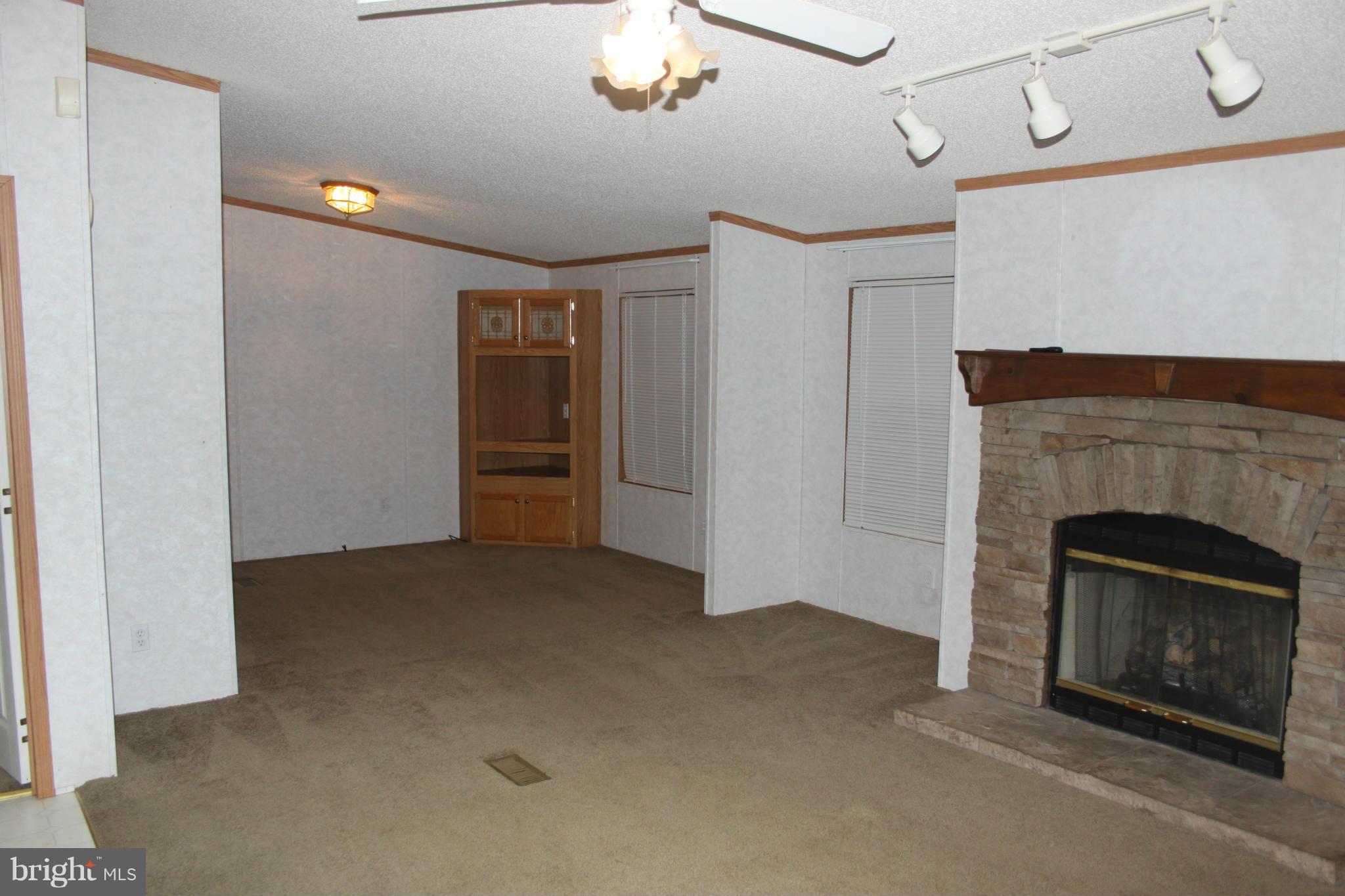 12615 Elk Run Road Midland, VA 22728 - Photo 20 of 30 Family Room/Dining