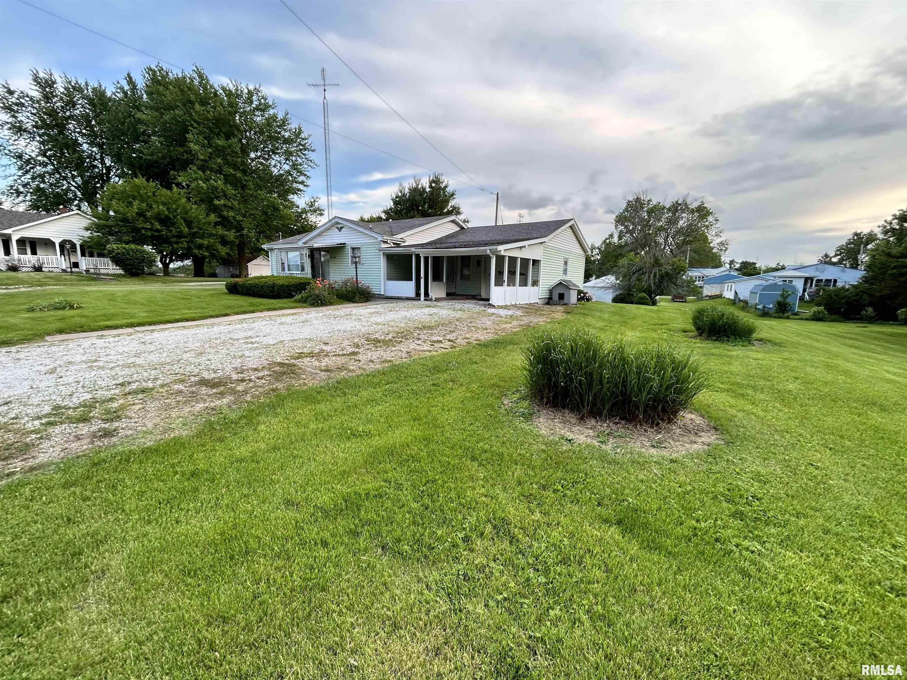 360 East Sylvan Street Virginia, IL 62691 - Photo 3 of 20 Gallery Image 3