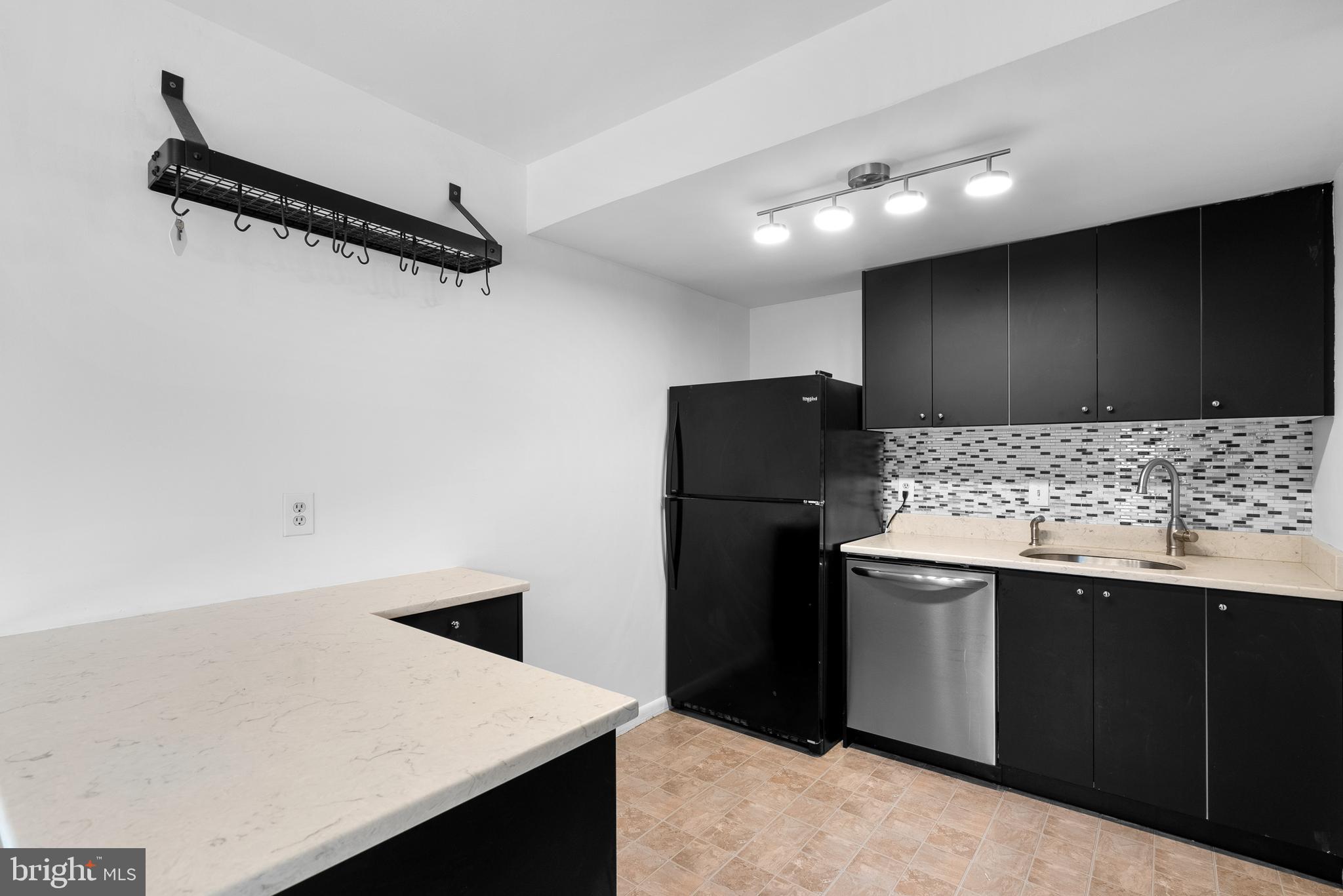 8702 Manchester Road, Unit 8 Silver Spring, MD 20901 - Photo 9 of 23 Kitchen