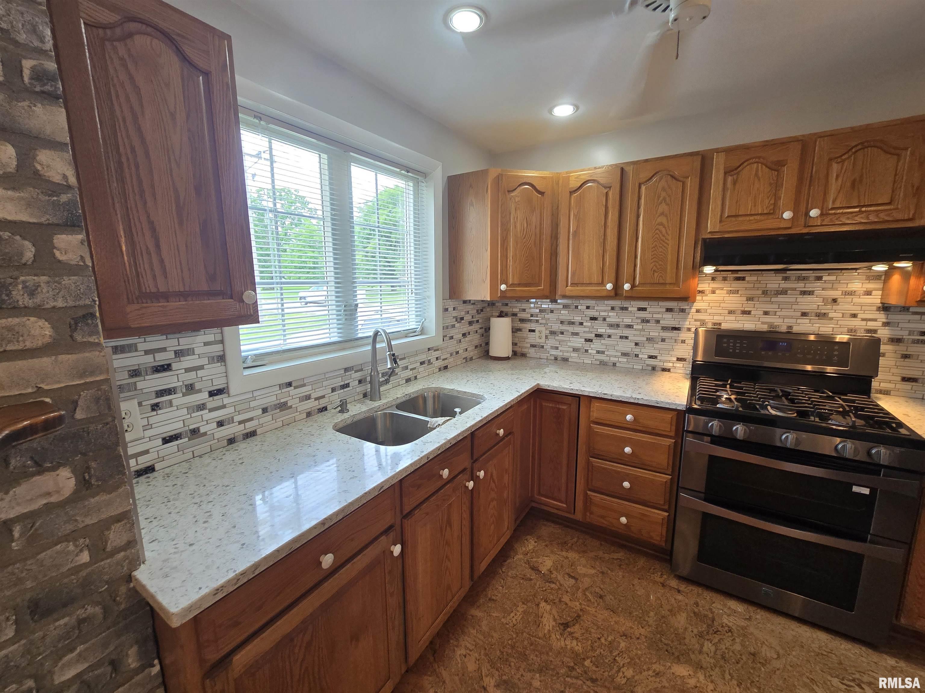 108 School Street Washington, IL 61571 - Photo 22 of 62