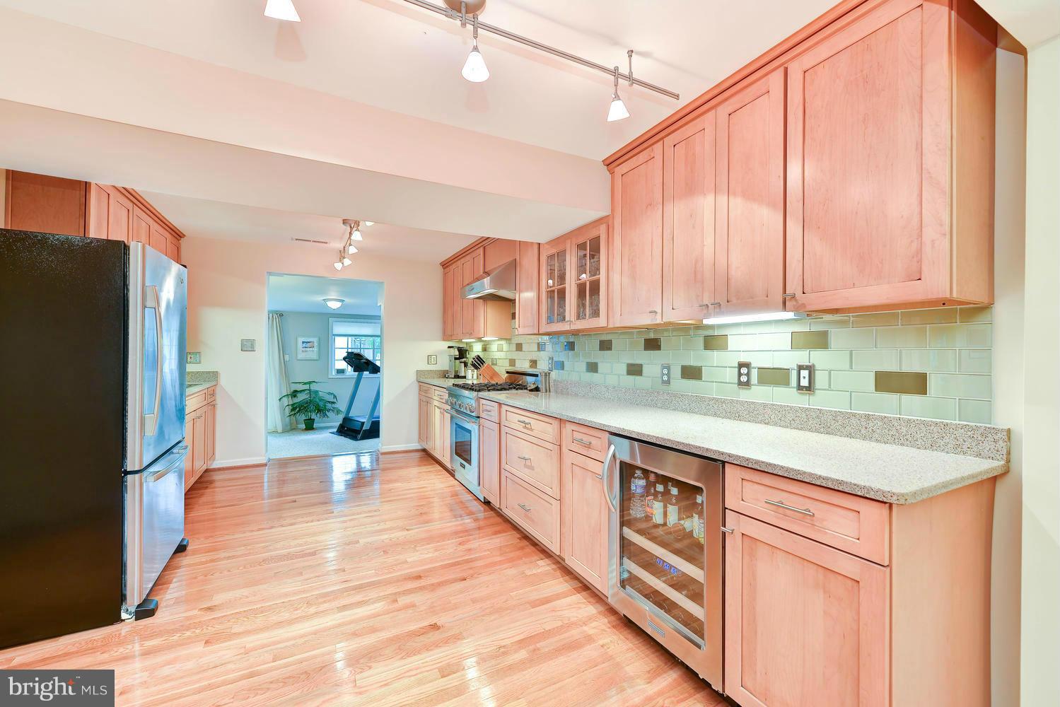 8907 Fort Hunt Road Alexandria, VA 22308 - Photo 12 of 29 Kitchen
