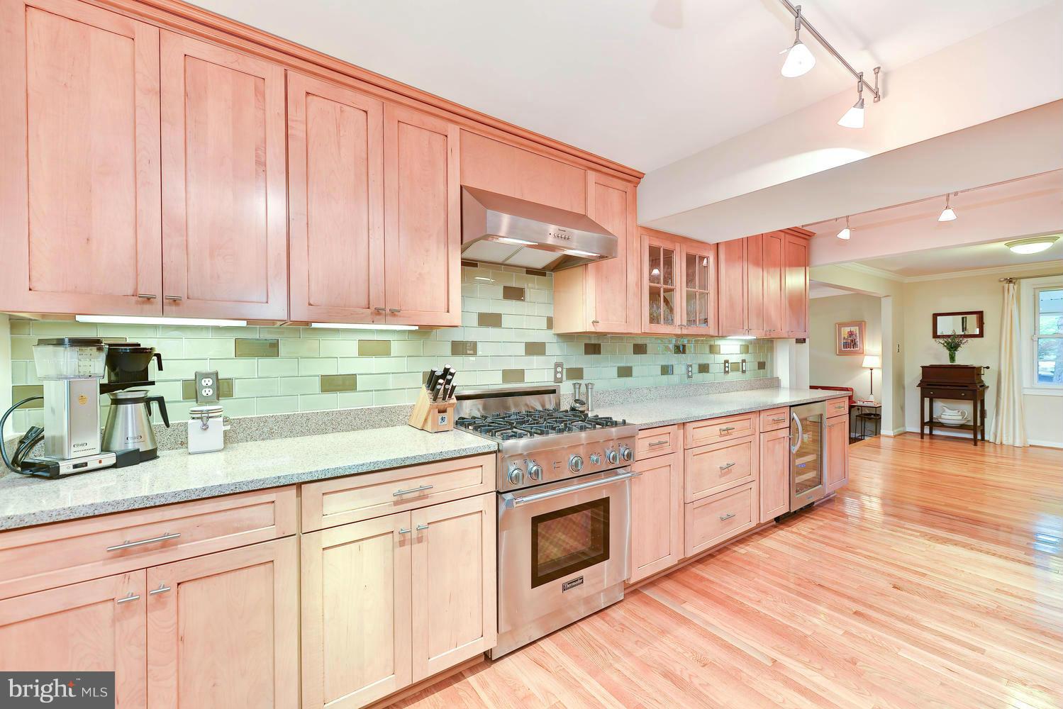 8907 Fort Hunt Road Alexandria, VA 22308 - Photo 13 of 29 Kitchen
